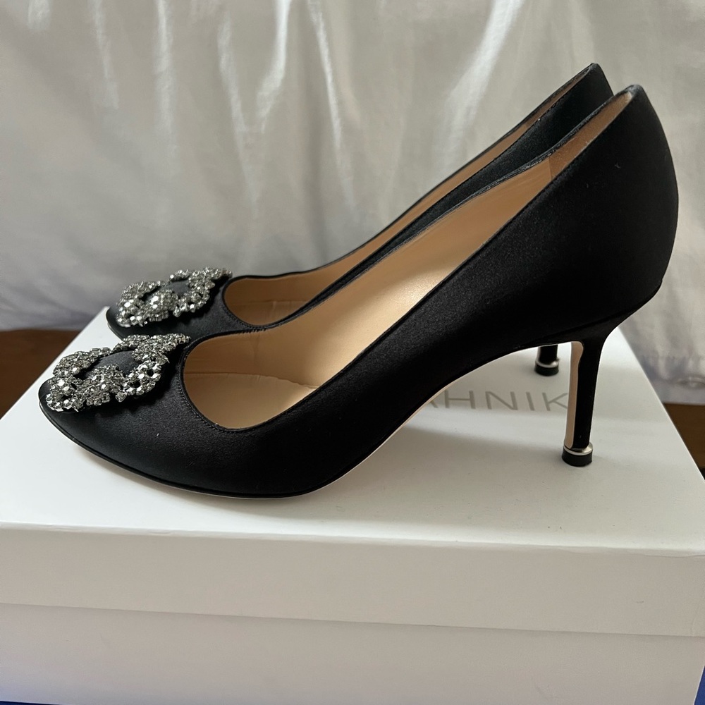 Manolo Blahnik Hangisi 70 black satin